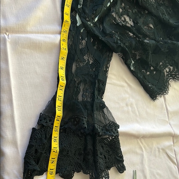 Vivid Elegant Black Lace Top - Picture 11 of 12